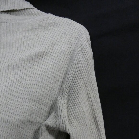 GAP | medium | Light Green Ribbed Turtleneck Sweater - Picture 12 of 15